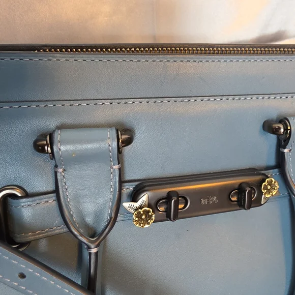 Coach Swagger With Tea Roses - Picture 3 of 15